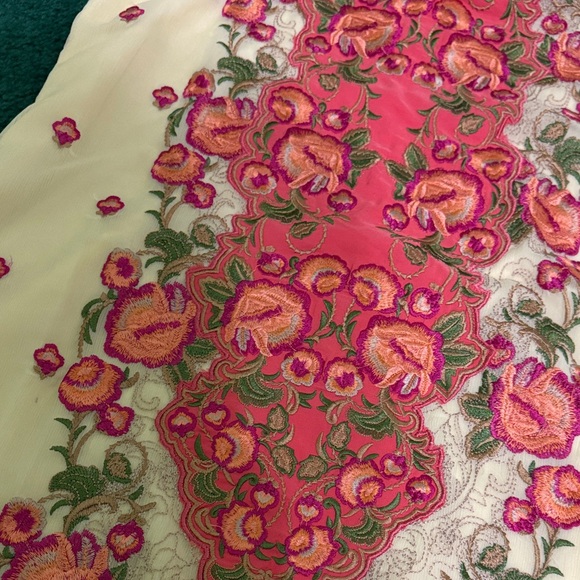 Elegant Pink and Cream Floral kameez with dupatta - Picture 4 of 10